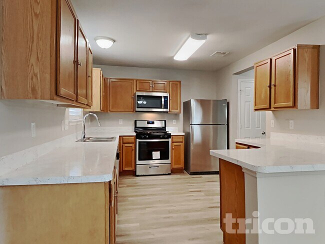 Foto del edificio - 7711 Cypress Edge Dr