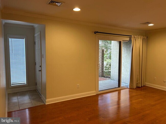 Building Photo - 2-7 Aspen Way