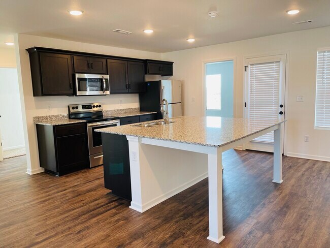 Building Photo - 402 Eagle Edge