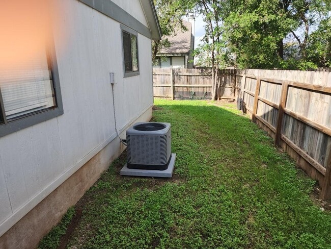 Building Photo - 515 Luther Dr