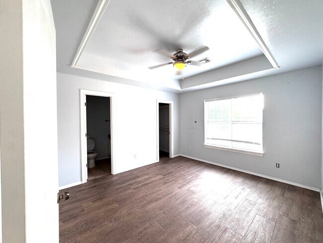 Building Photo - 601 NW 114th St