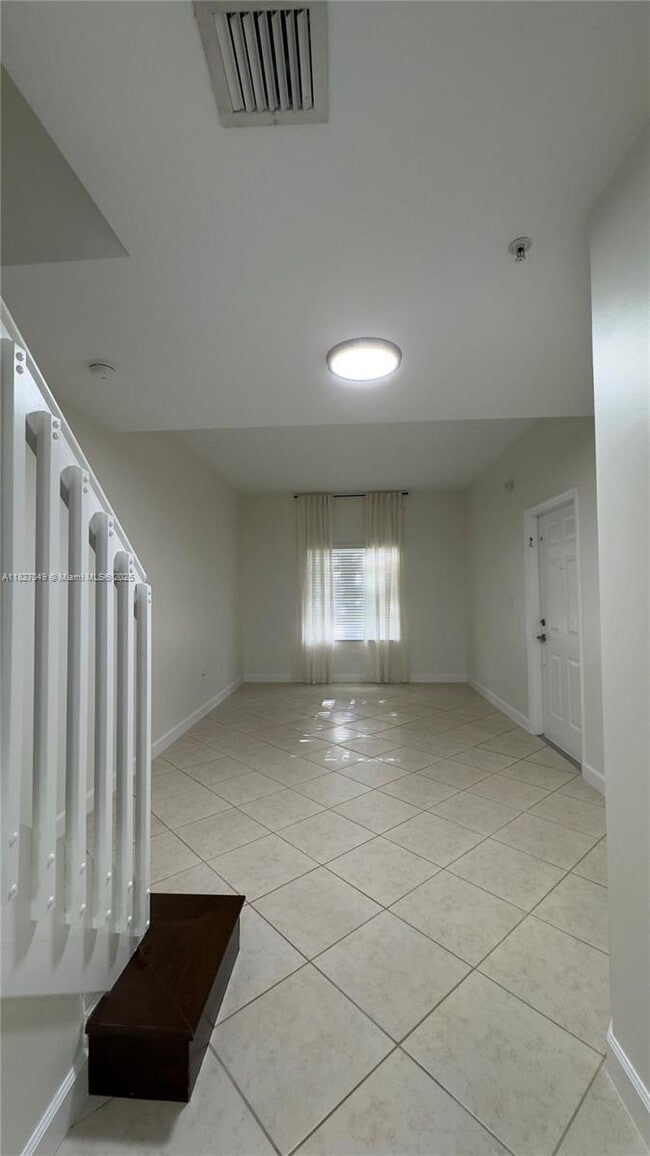 Foto del edificio - 985 SW 143rd Ave