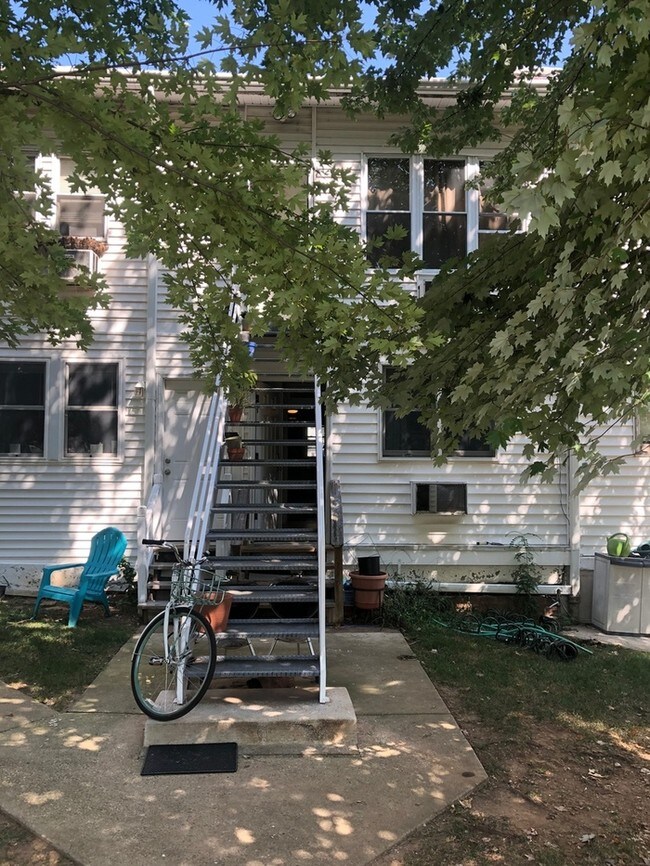 Foto del edificio - 717 Hamlin St NE