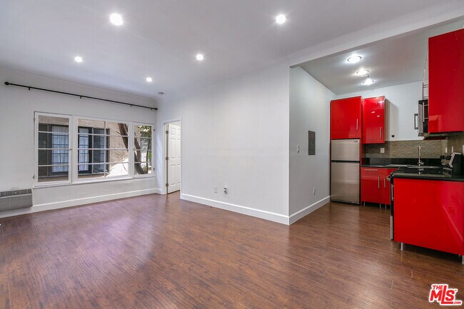 Foto del edificio - 7229 Willoughby Ave