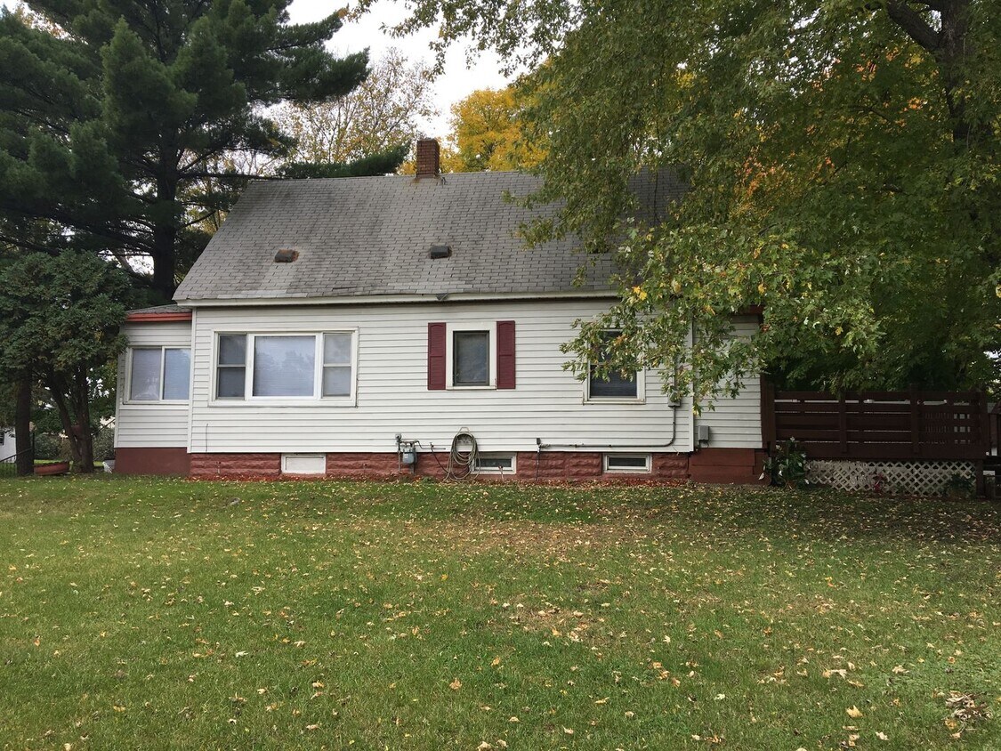 Foto principal - Beautiful 3 bedroom 1 bath home in St. Paul