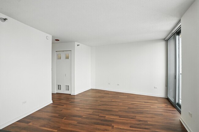 Foto del edificio - 555 N Kingsbury St