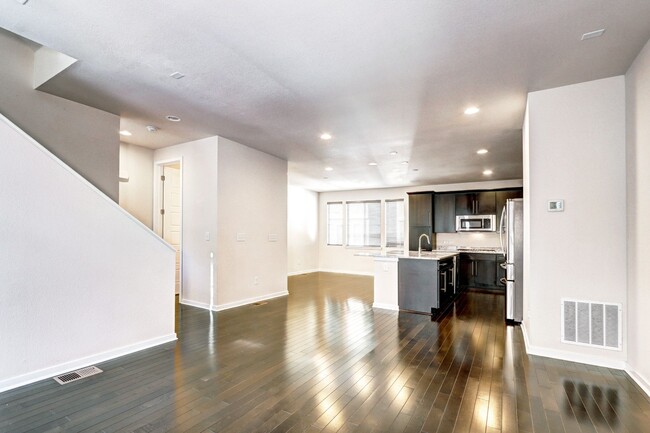 Foto del edificio - 2 bed 2.5 bath Loft in Littleton Village