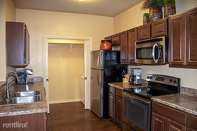 Building Photo - 4 br, 2 bath Condo - 180 Crown Pointe Blvd...