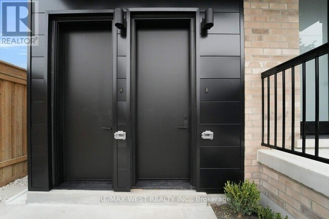 Building Photo - 661 Winona Dr