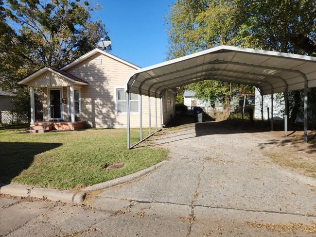 Foto del edificio - 607 3rd Ave NW