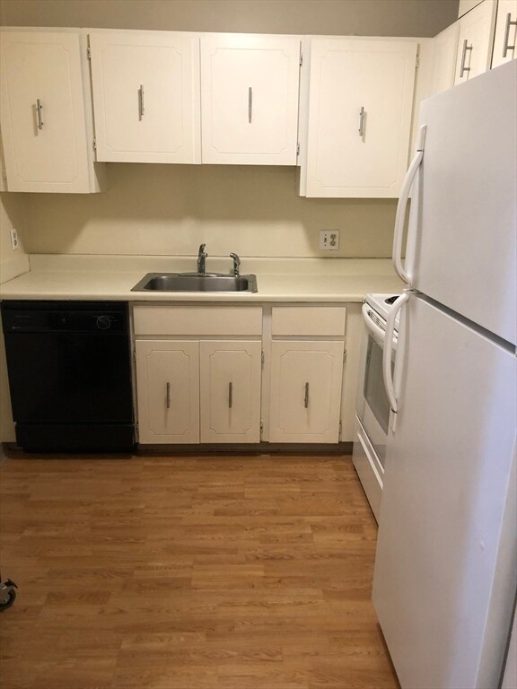 Primary Photo - 245 Sea St