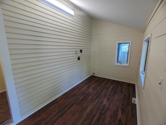 Building Photo - 809 Gage St