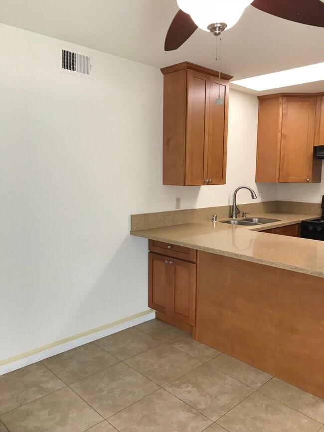 Building Photo - 7112 Heil Ave