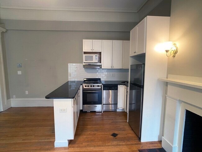 Building Photo - 106 Charles St