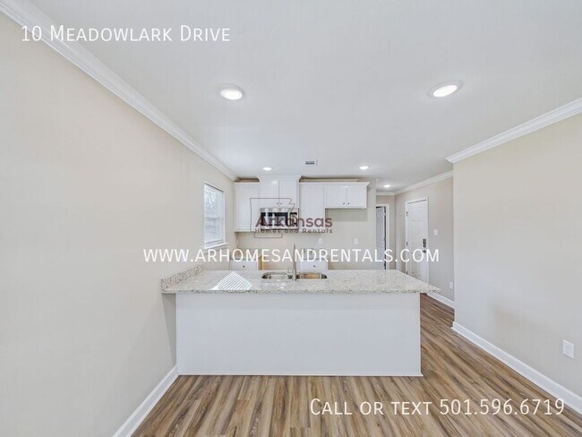 Building Photo - 10 Meadowlark Dr