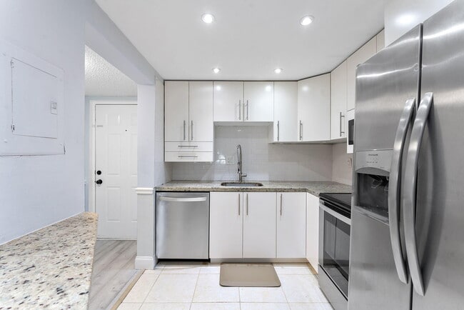 Foto del edificio - 9370 SW 8th St