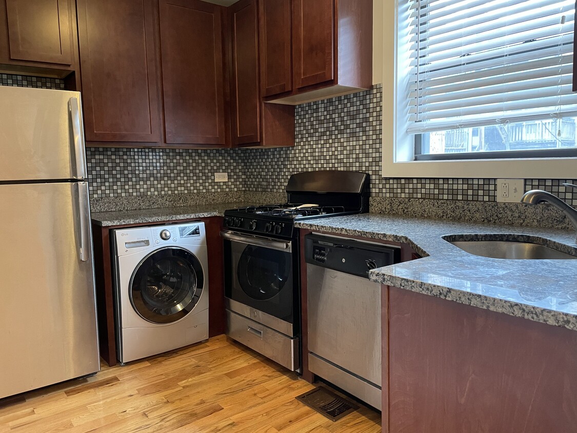 Primary Photo - 1133 Oak Ave