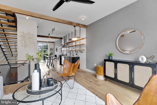 Foto del edificio - 774 Girard St NW