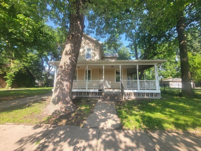 Foto del edificio - 5 bedroom / 2 bathroom House in Peoria