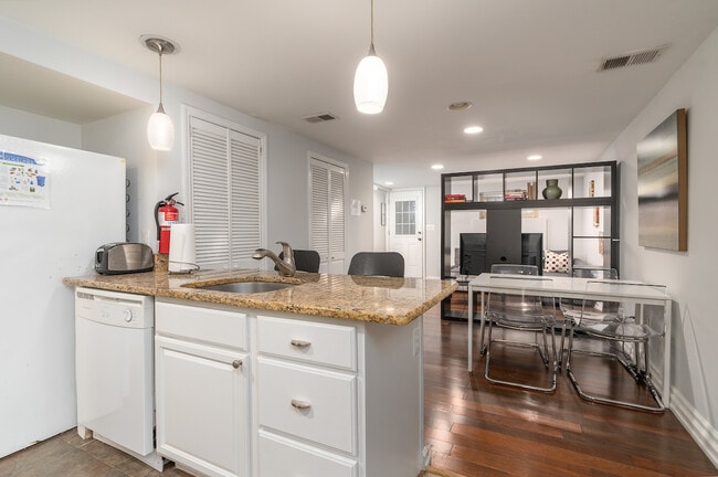 Kitchen area - 724 13th St SE