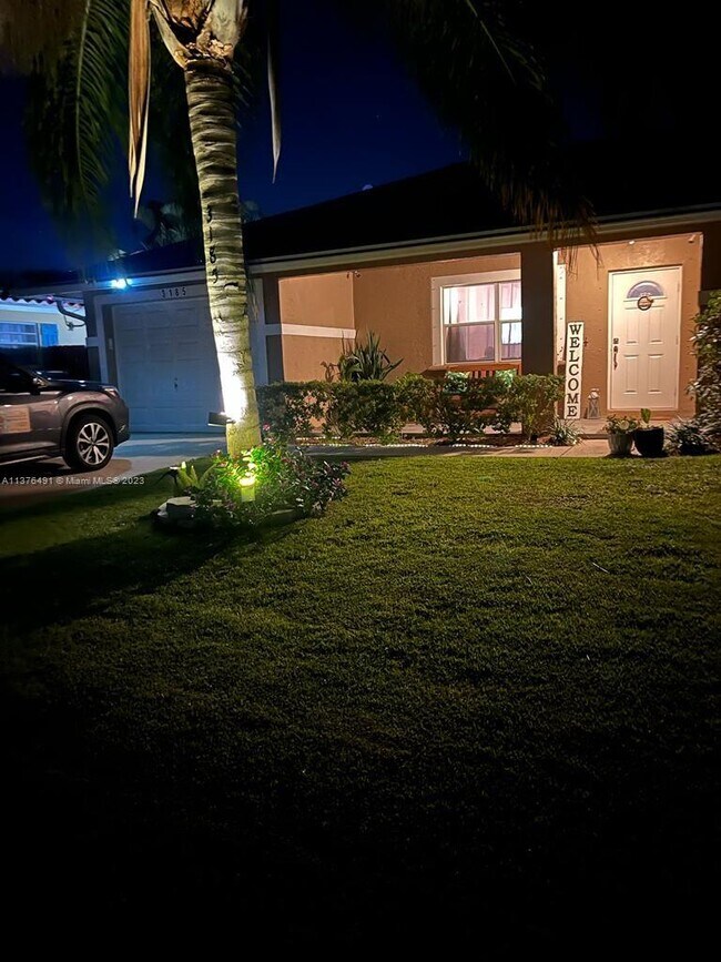 Foto del edificio - 3185 Capri Rd