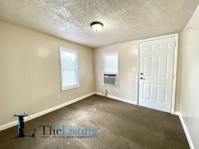 Photo - 1005 Pine Ave Apartment