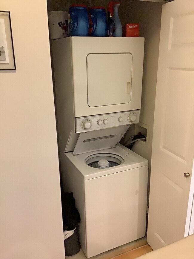 Photo du bâtiment - 1420 W Georgia St