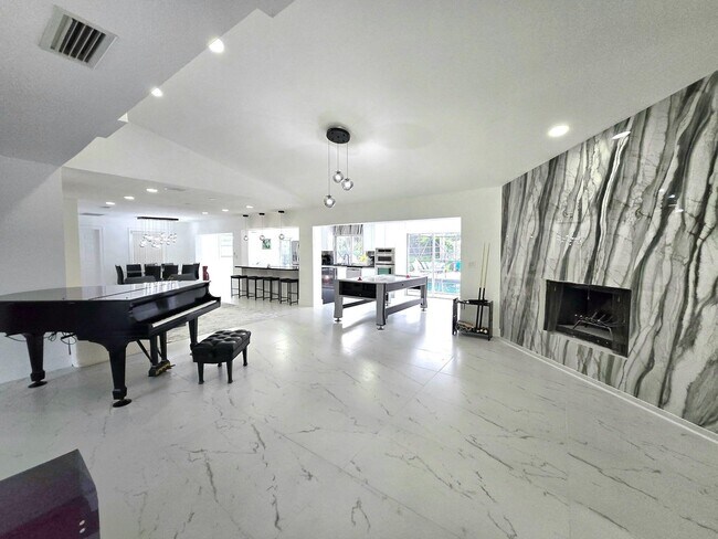 Building Photo - 12231 Areaca Dr