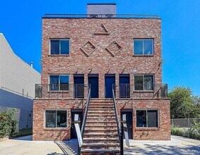 Building Photo - 105 Wyona St