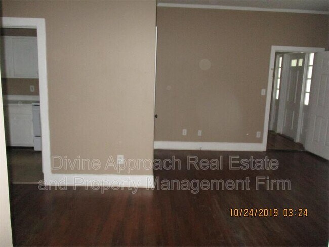 Building Photo - 303 S Broadway Ave