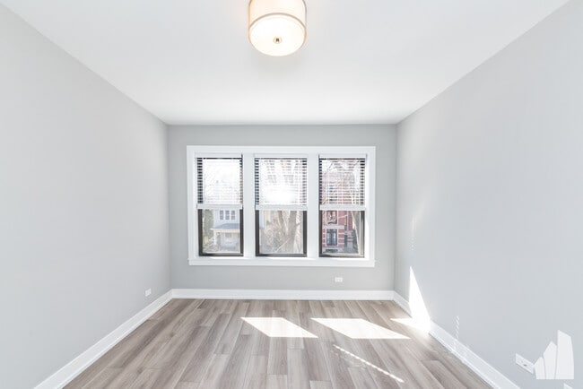 Building Photo - 3937 N Janssen Ave