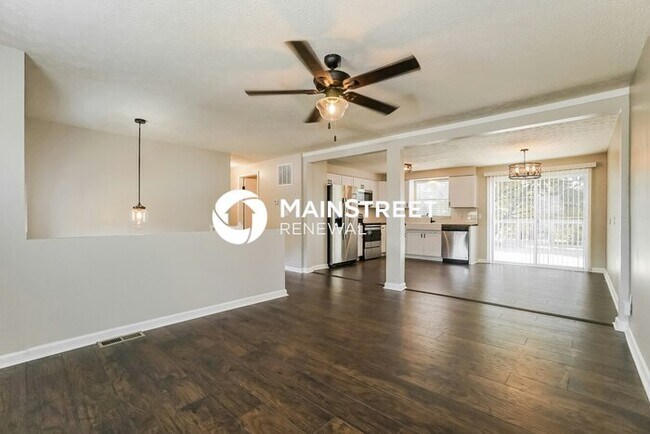 Foto del edificio - 4 Bedroom Pet-Friendly Home in Columbus, OH with Main Street Renewal