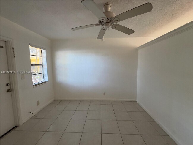 Foto del edificio - 4051 N Diexe Hwy