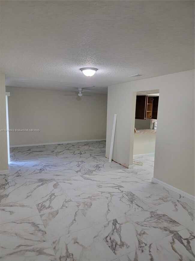 Building Photo - 4285 Solomon Dr