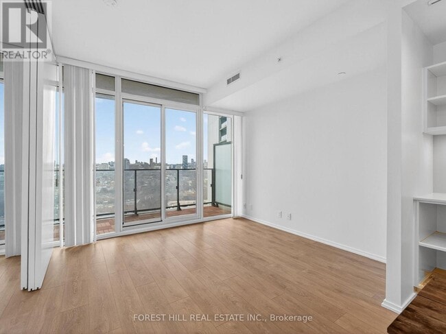 Building Photo - 125 Peter St