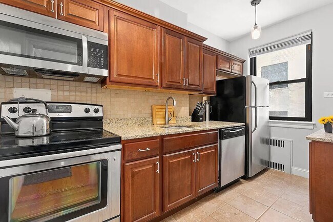 Building Photo - 130 Bay Ridge Pkwy