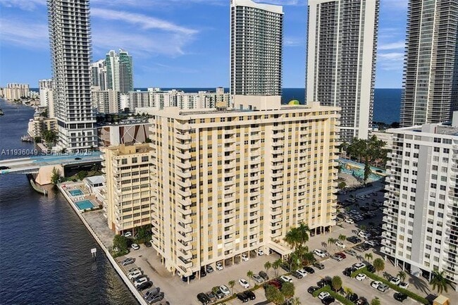 Foto del edificio - 1833 S Ocean Dr