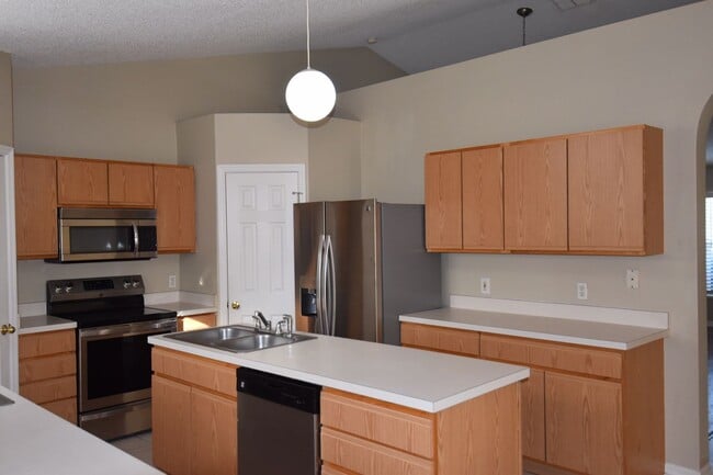 Building Photo - 1755 McFarlane Ave