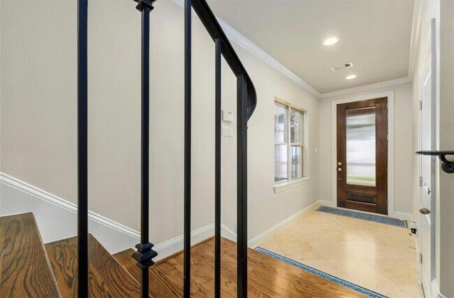 Foto del edificio - 1215 Roberts St