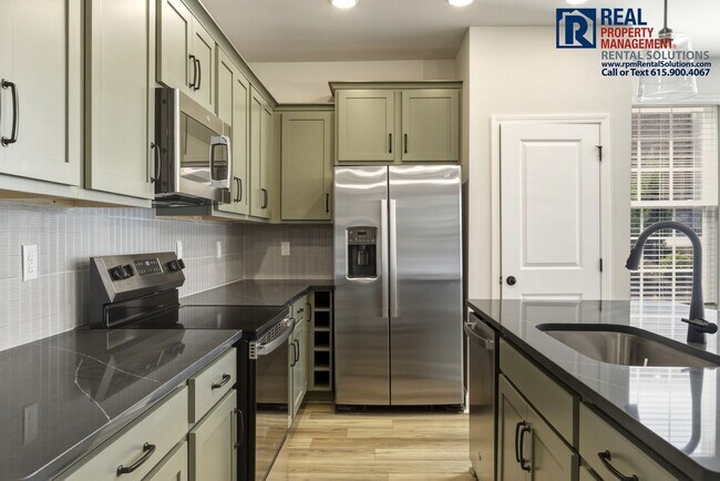Foto del edificio - Gorgeous, BRAND new end-unit townhome across from the Avenue, 2-car garage, community pool coming...