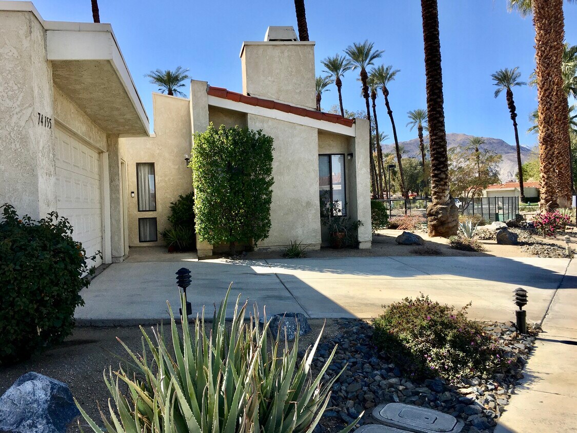 Primary Photo - 74155 Santa Rosa Cir