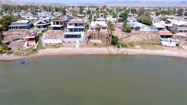 Foto del edificio - 2077 Whitewater Dr