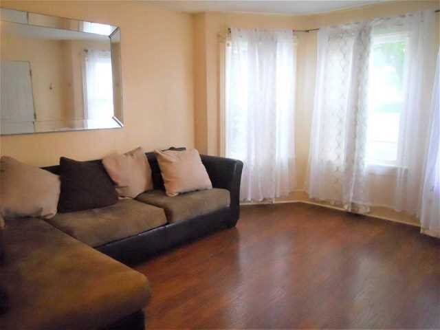 Building Photo - 267 Mansion St