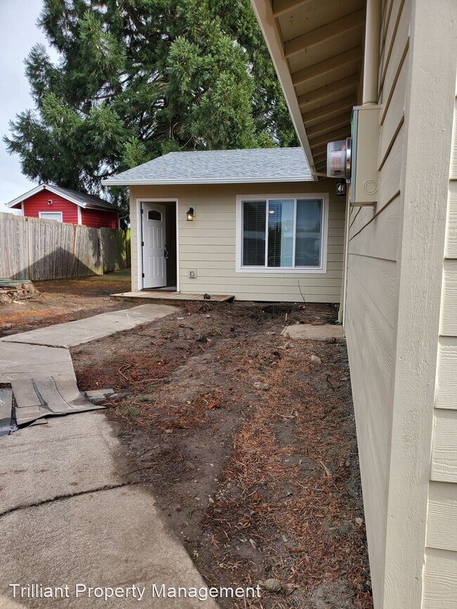 Building Photo - 3 br, 1 bath House - 3322 Tierra Drive NE