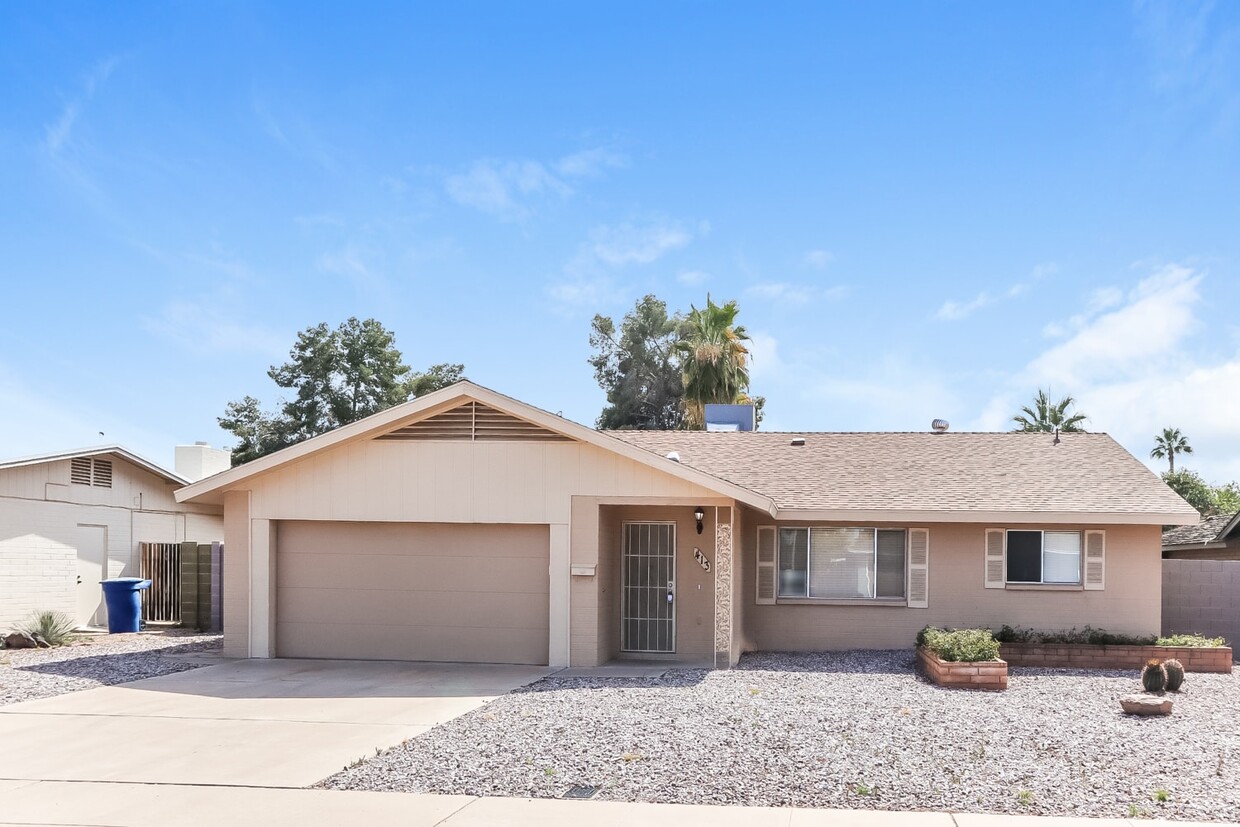 Primary Photo - 413 E Fremont Drive