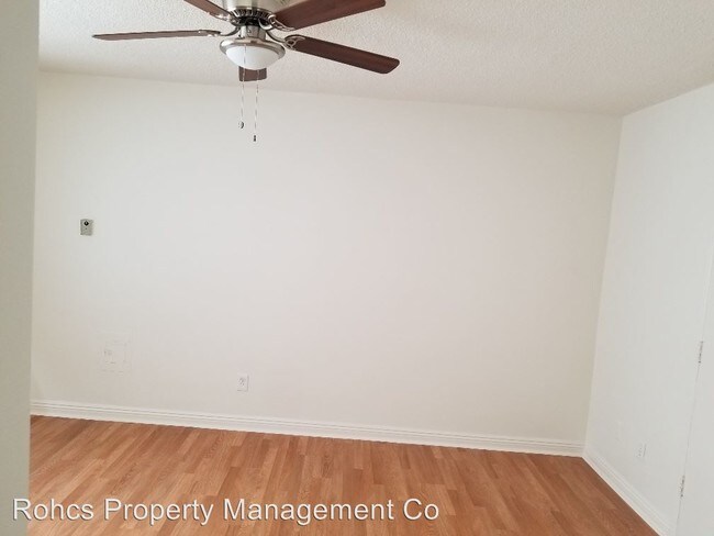 Building Photo - 15938 Vanowen St