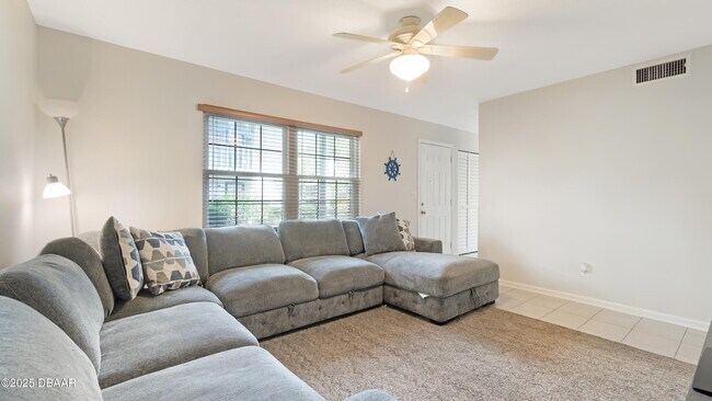 Building Photo - 840 Center Ave