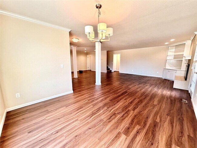 Foto del edificio - 12007 Shady Trail Ln