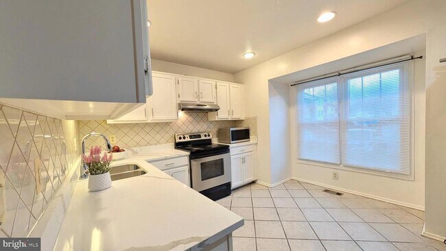 Building Photo - 7051 Leewood Forest Dr