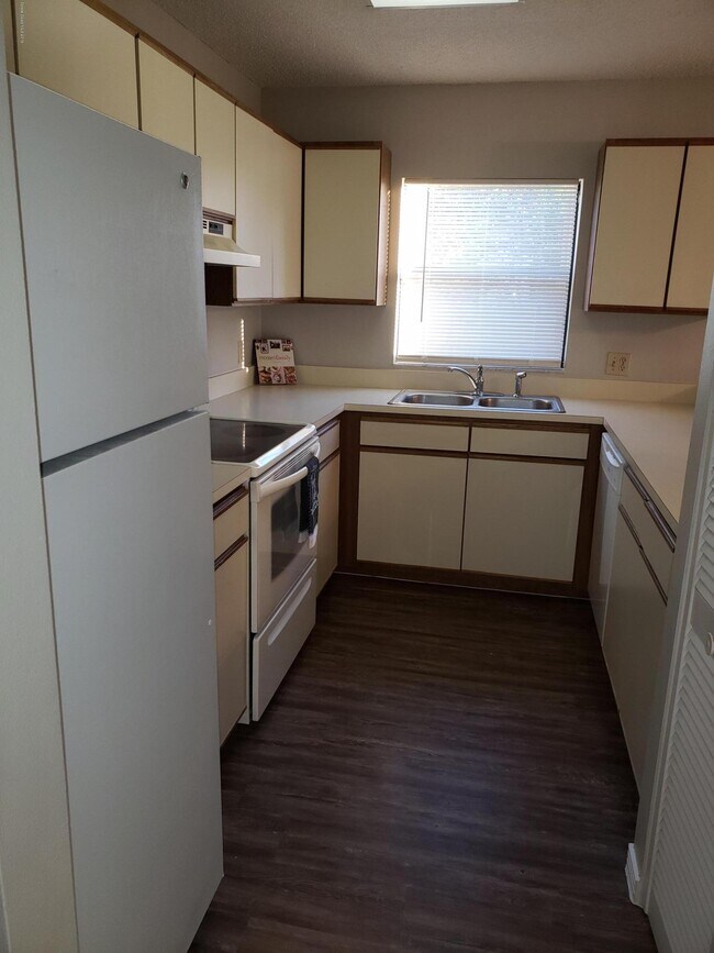 Building Photo - 139 McNeela Dr